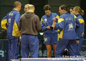 Matilda Ekholm mit dem Pokal