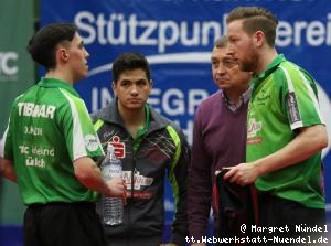 Das komplette Team ber&auml;t sich (J&uuml;lich)