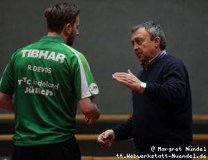 Trainer Miro Broda ber&auml;t Robin Devos (J&uuml;lich)