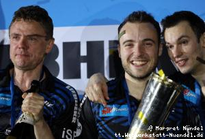 Siegerehrung: Dmitrij Mazunov, Simon Gauzy, Stefan Fegerl (Ochsenhausen)