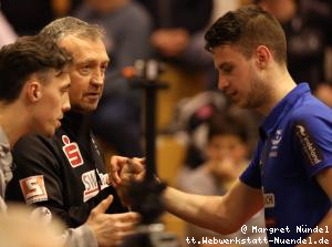 Dennis Klein und Miro Broda beraten Deni Ko&zcaron;ul