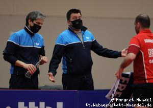Trainer Colin Heow und Aleksandar Karaka&scaron;evi&cacute; beraten Ioannis Sgouropoulos (Grenzau)