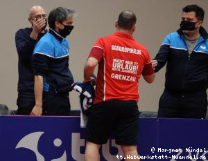 Trainer Colin Heow und Aleksandar Karaka&scaron;evi&cacute; beraten Ioannis Sgouropoulos (Grenzau)