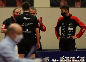 Trainer Tobias Beck ber&auml;t Rares Sipos (OE Bad Homburg)