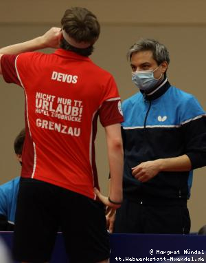 Colin Heow ber&auml;t Robin Devos (Grenzau)