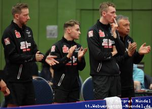 Robin Devos, Kas van Oost, Laurens Tromer und Miro Broda feuern Ewout Oostwouder an