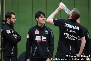 Florian Cnudde, Hiromu Kobayashi, Miro Broda beraten Robin Devos (J&uuml;lich)
