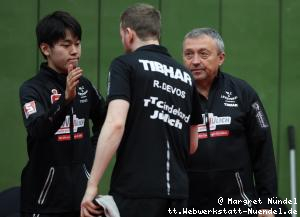 Florian Cnudde, Hiromu Kobayashi, Miro Broda beraten Robin Devos (J&uuml;lich)