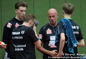 Barry Berben und Guido Dickmeis beraten Manuel Prohaska/Marc Preuss (J&uuml;lich)