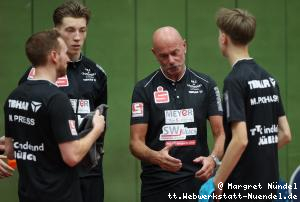 Barry Berben und Guido Dickmeis beraten Manuel Prohaska/Marc Preuss (J&uuml;lich)