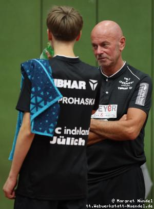 Guido Dickmeis ber&auml;t Manuel Prohaska (J&uuml;lich)