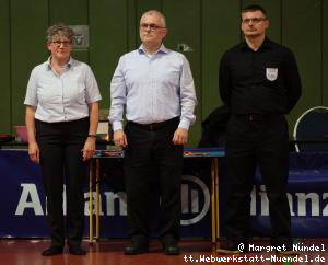 die Schiedsrichter Anja Gersdorf, Erik Harren, Artur Biertz