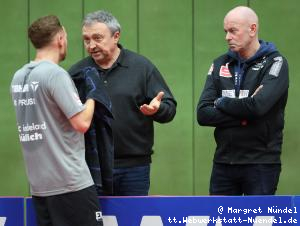 Miro Broda und Guido Dickmeis beraten Marc_Preuss (J&uuml;lich)