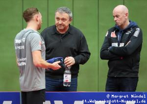 Miro Broda und Guido Dickmeis beraten Marc_Preuss (J&uuml;lich)