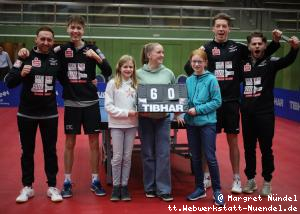 Das siegreiche Team: Marc Preuss, Manuel Prohaska, Barry Berben, Kas van Oost mit Fans