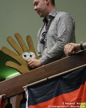 einheimische Fans auf der Empore