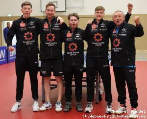 Das siegreiche Team J&uuml;lich: Barry Berben, Robin Devos, Kas van Oost, Laurens Devos und Trainer Miro Broda (v.l.n.r.)