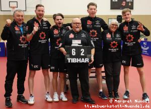 Das siegreiche Team: Trainer Miro Broda, Robin Devos, Kas van Oost, Fan Kalle mit Ergebnis, Barry Berben, Fan Angelika, Laurens Devos (v.l.n.r.)